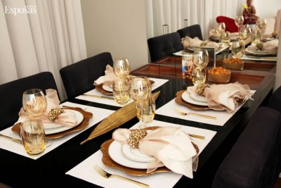 Mesa Posta Decoração Dourado e Branco Jantar Sofisticado Para Amigos