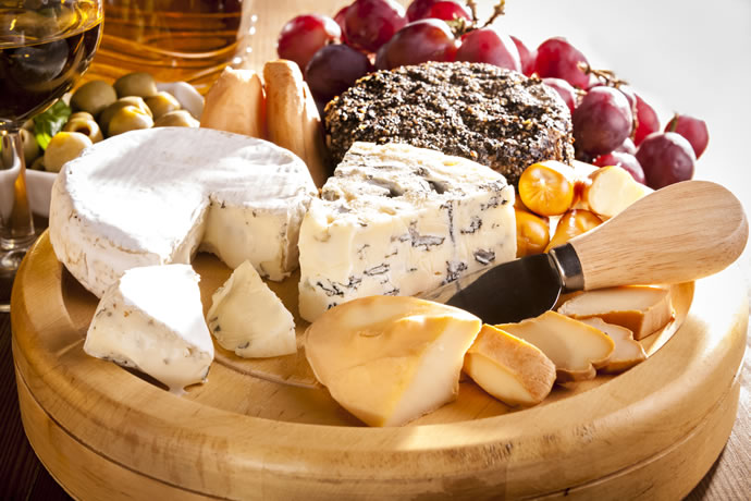 queijos e vinhos noite de queijos e vinhos harmonizacao faca de queijo como cortar o queijo decoracao tipos de queijo 