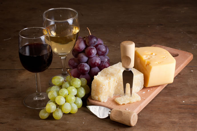 queijos e vinhos noite de queijos e vinhos harmonizacao faca de queijo como cortar o queijo decoracao tipos de queijos 