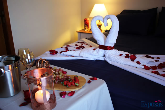 cama romantica sair da rotina cama decorada surpresa namorado quarto decorado